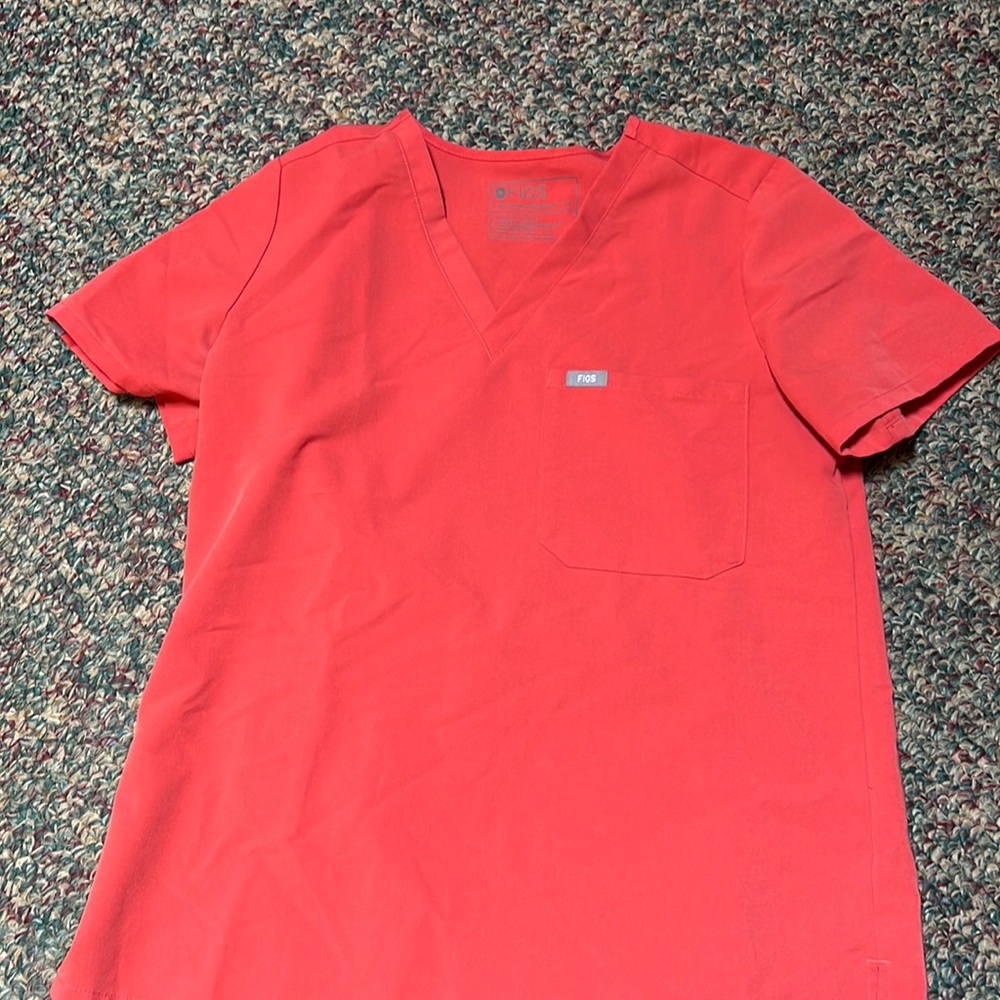 Coral one pocket figs top
